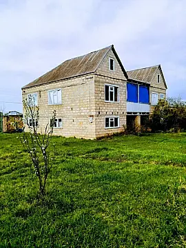 Satılır 4 otaqlı həyət evi 300 m²