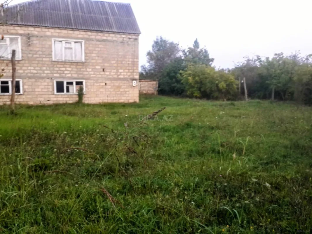 Satılır 4 otaqlı həyət evi 300 m²