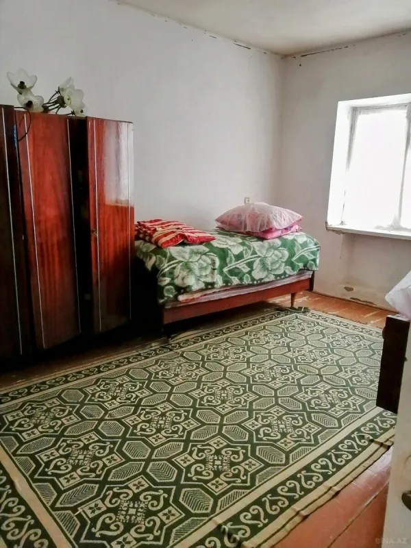 Satılır 4 otaqlı həyət evi 300 m²