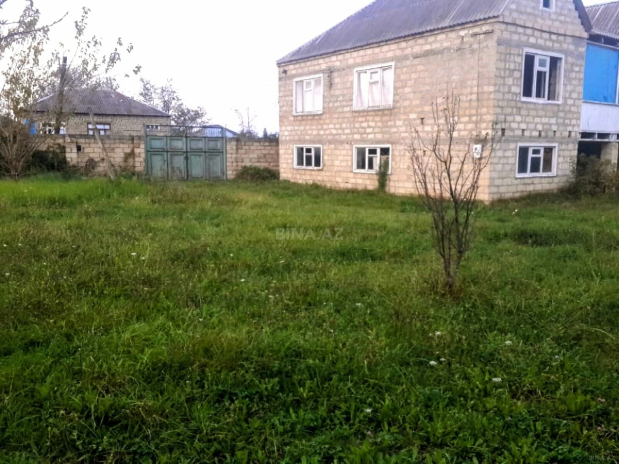 Satılır 4 otaqlı həyət evi 300 m²