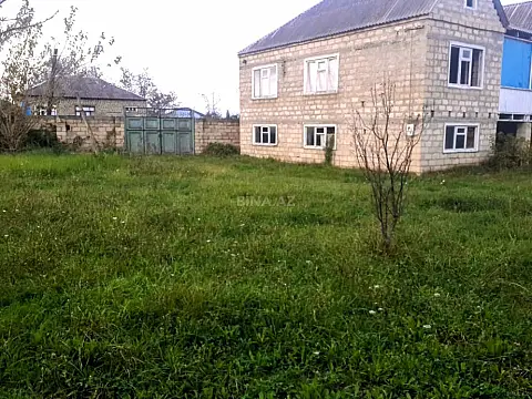 Satılır 4 otaqlı həyət evi 300 m² — Xaçmaz 4 otaq 300.00 m²