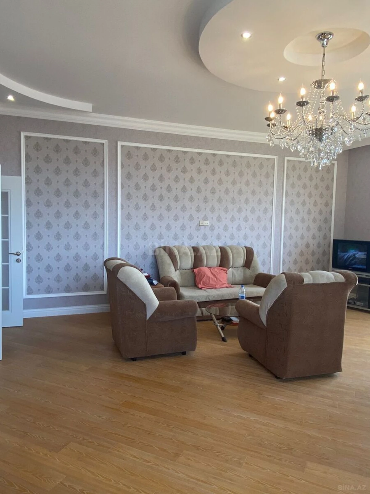 Satılır 3 otaqlı mənzil 141.4 m²