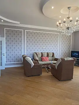 Satılır 3 otaqlı mənzil 141.4 m²