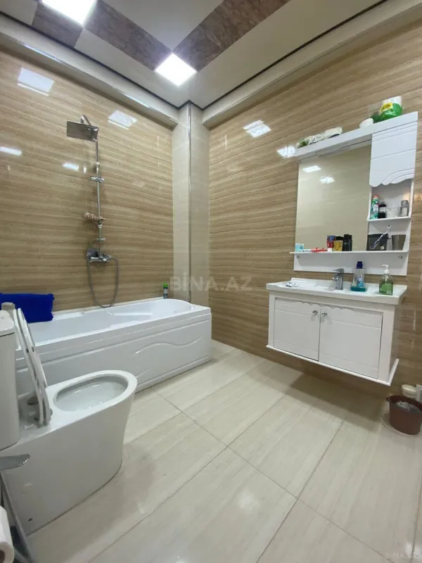 Satılır 3 otaqlı mənzil 141.4 m²