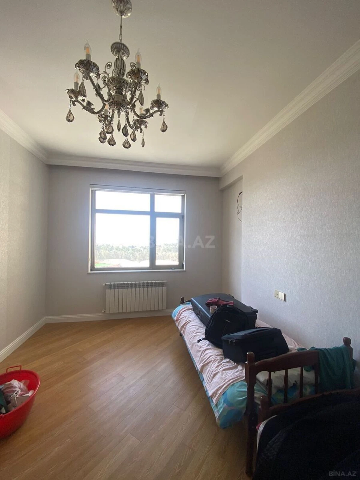 Satılır 3 otaqlı mənzil 141.4 m²