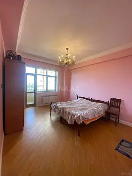 Satılır 3 otaqlı mənzil 141.4 m²