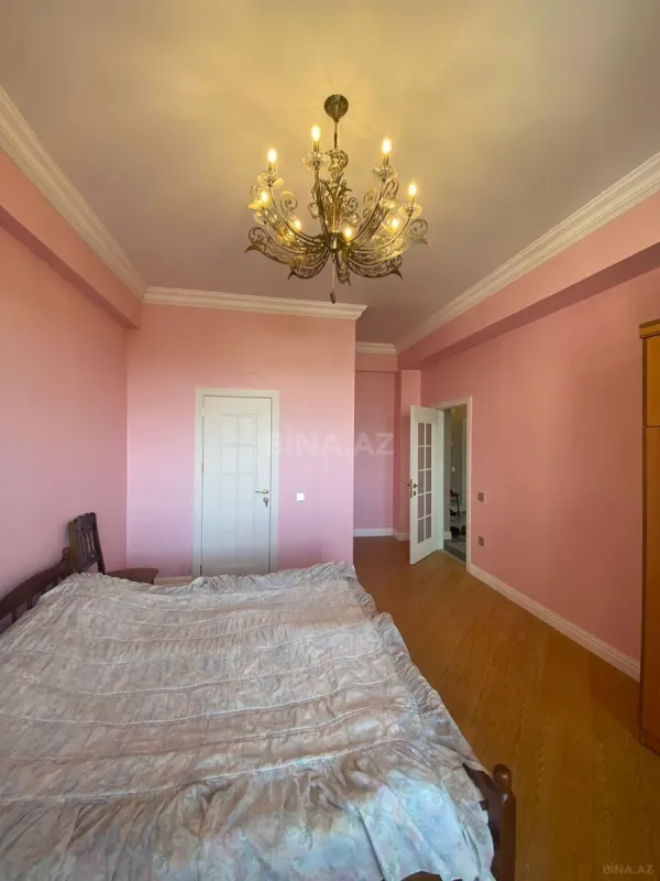 Satılır 3 otaqlı mənzil 141.4 m²