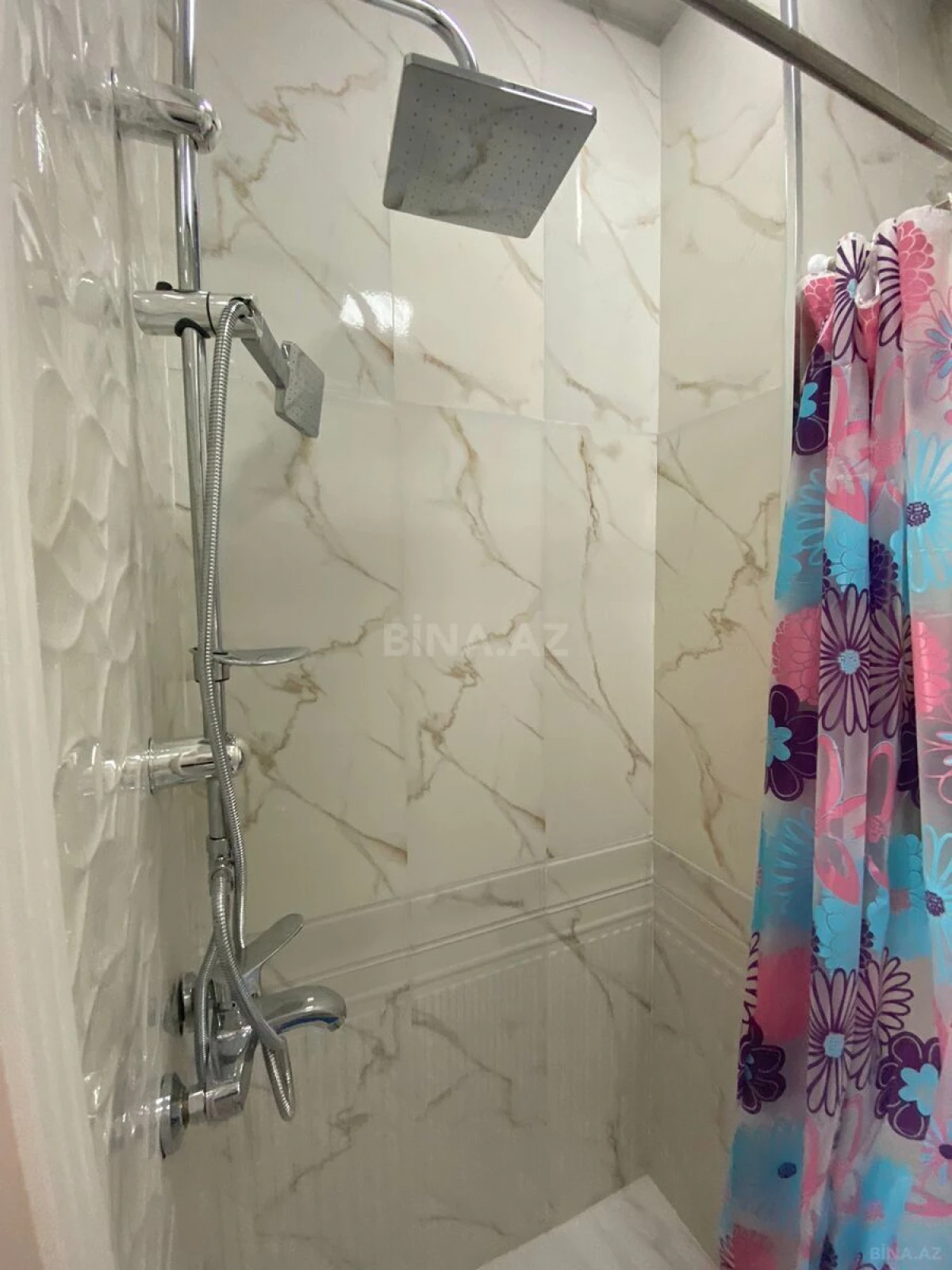 Satılır 3 otaqlı mənzil 141.4 m²