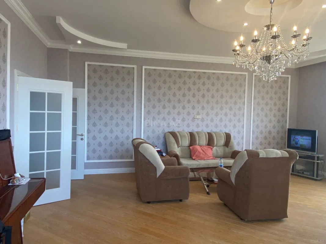 Satılır 3 otaqlı mənzil 141.4 m²