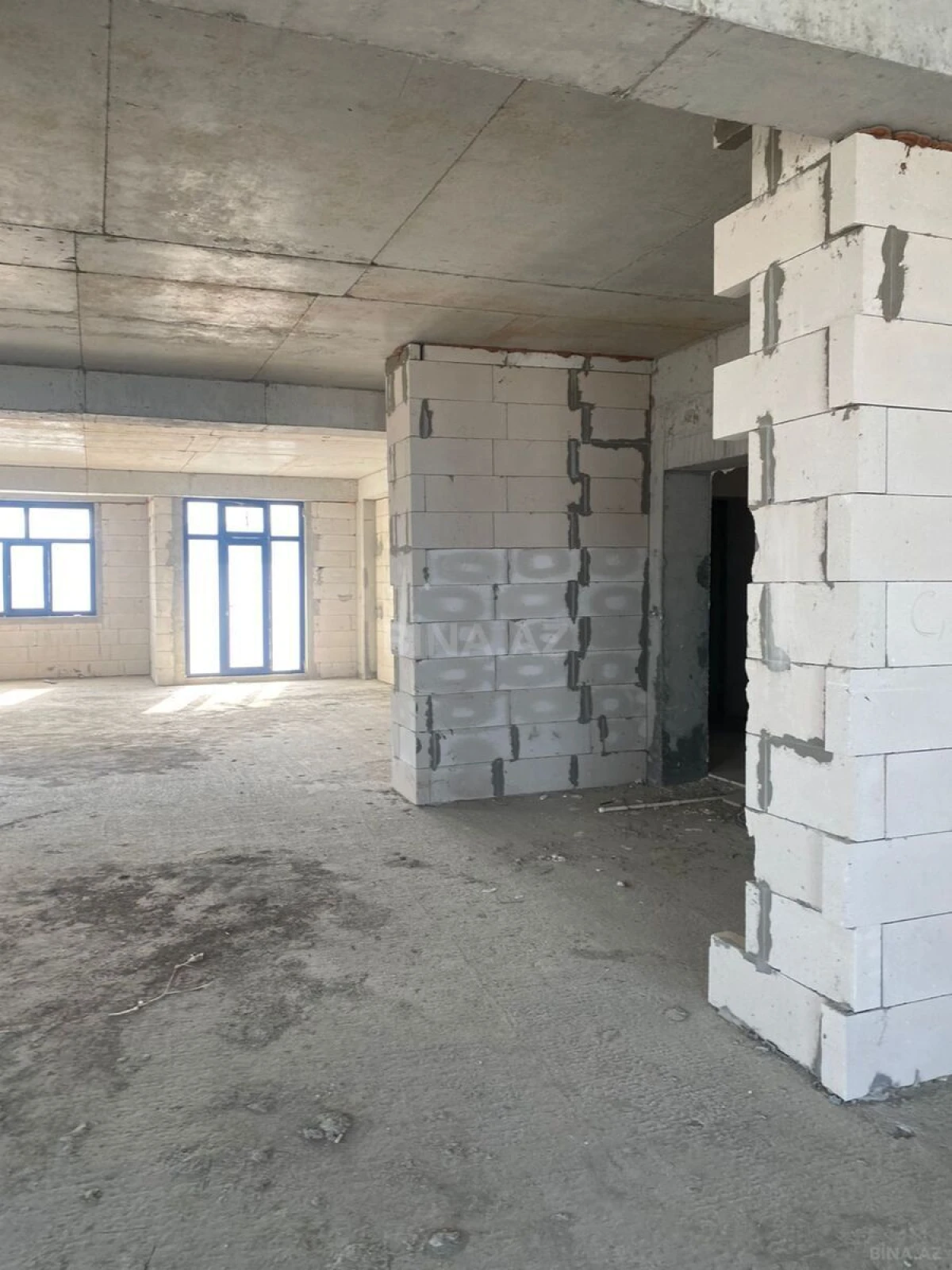 Satılır 3 otaqlı mənzil 163 m²