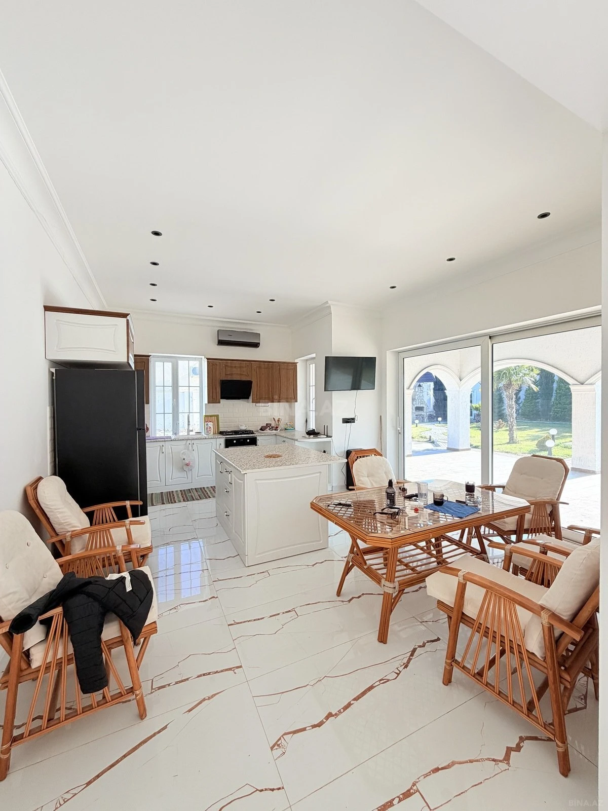 Kirayə verilir 5 otaqlı həyət evi 360 m²