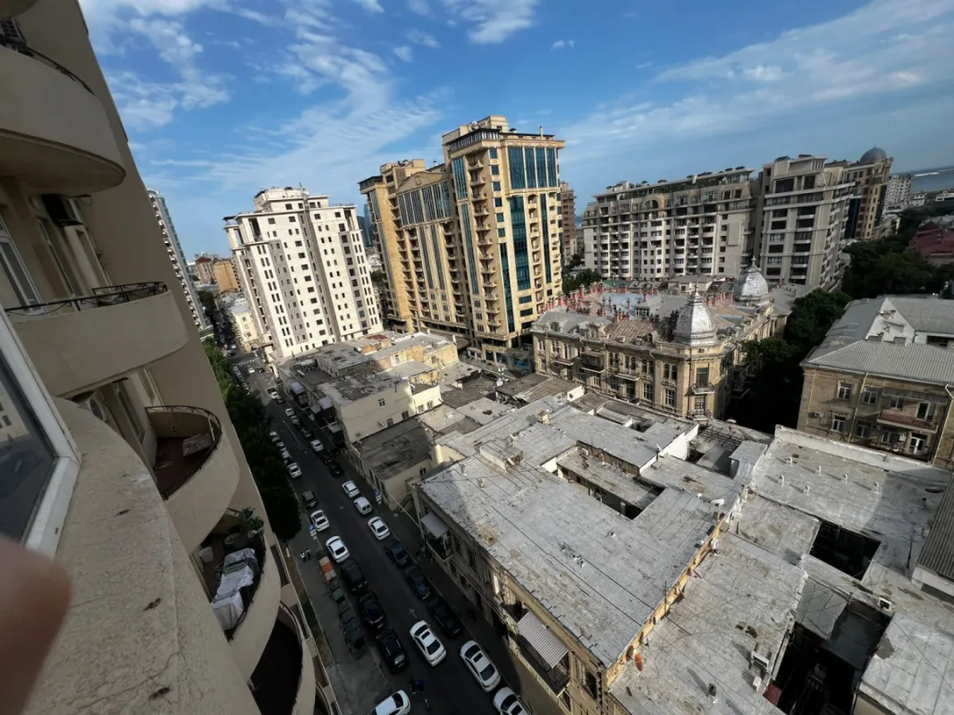 Kirayə verilir 3 otaqlı mənzil 175 m²