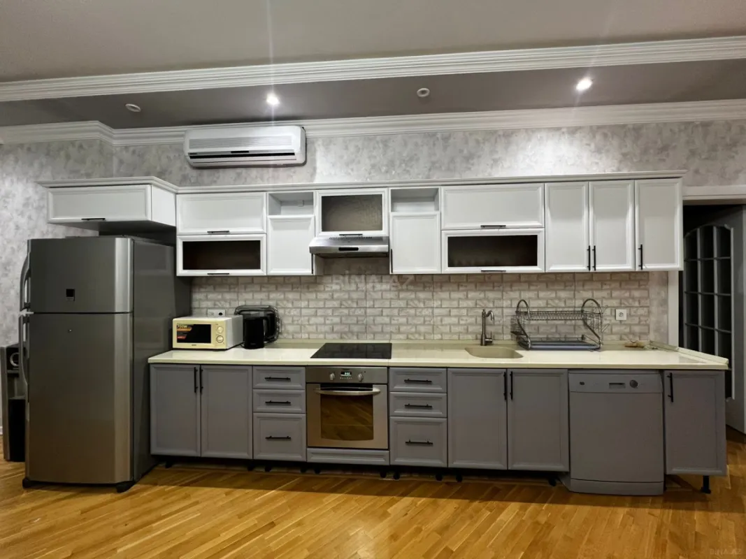 Kirayə verilir 3 otaqlı mənzil 175 m²