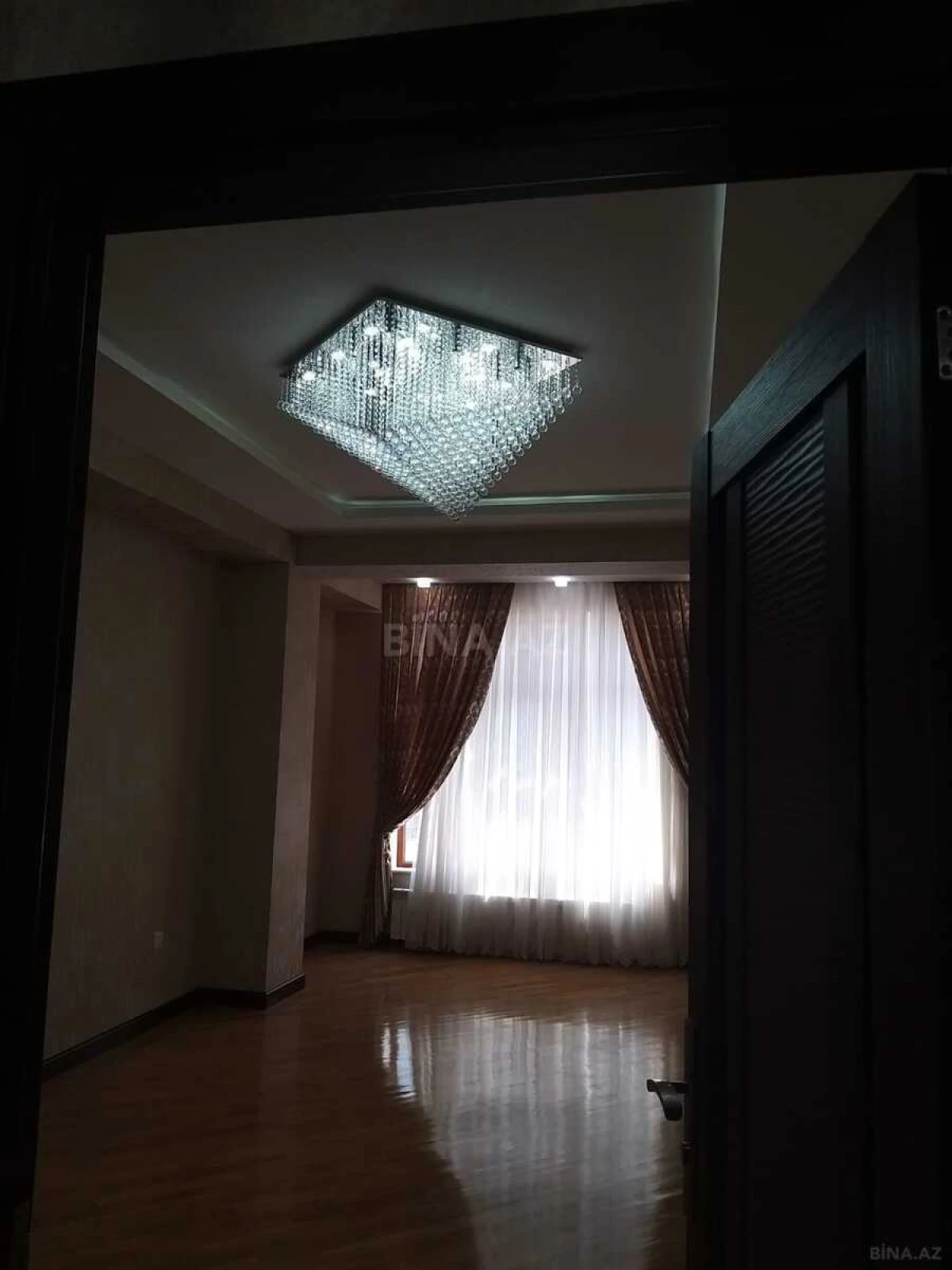 Satılır 3 otaqlı mənzil 101 m²