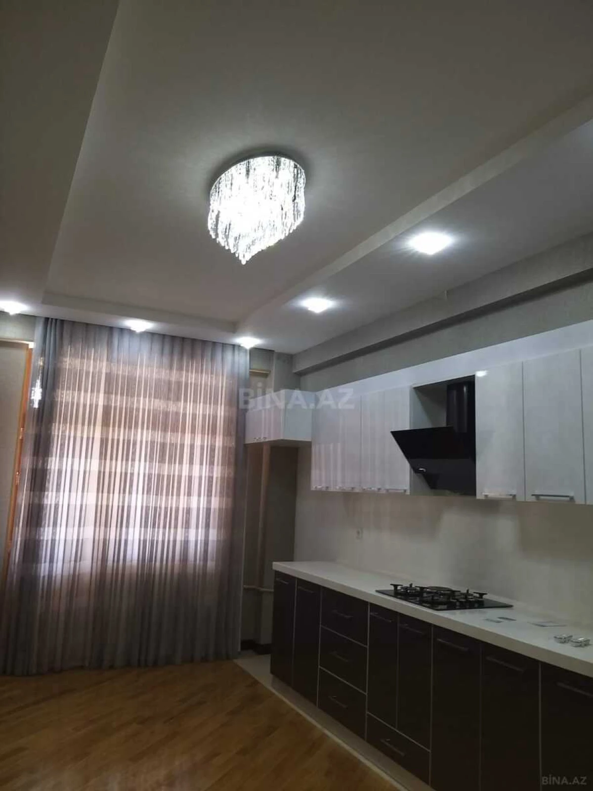 Satılır 3 otaqlı mənzil 101 m²