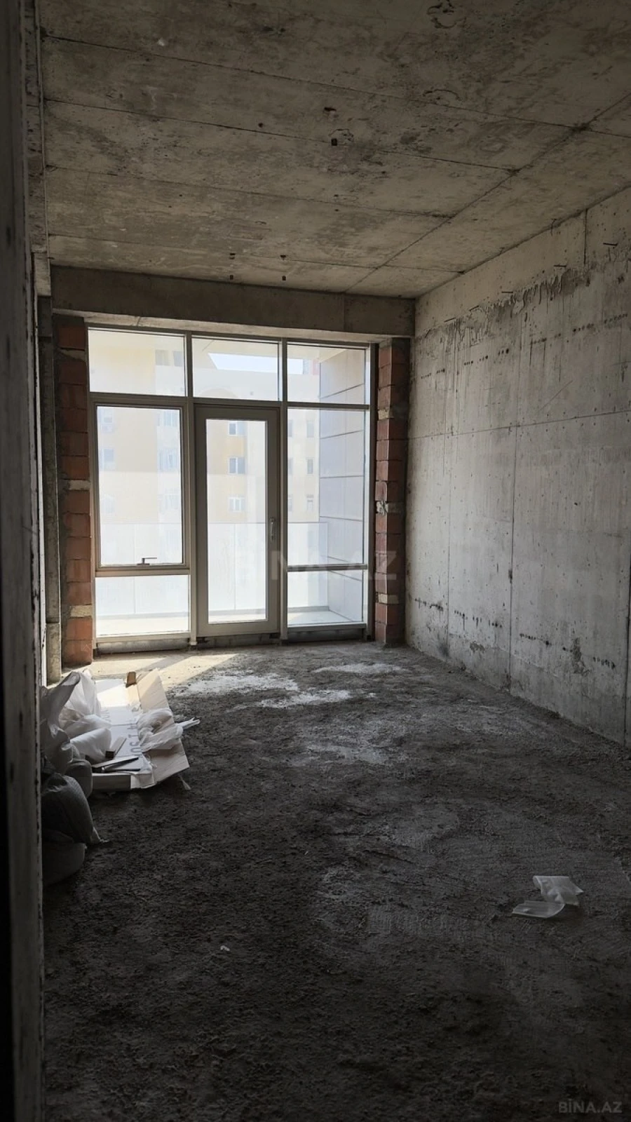 Satılır 4 otaqlı mənzil 251.4 m²