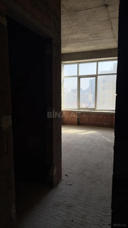 Satılır 4 otaqlı mənzil 251.4 m²