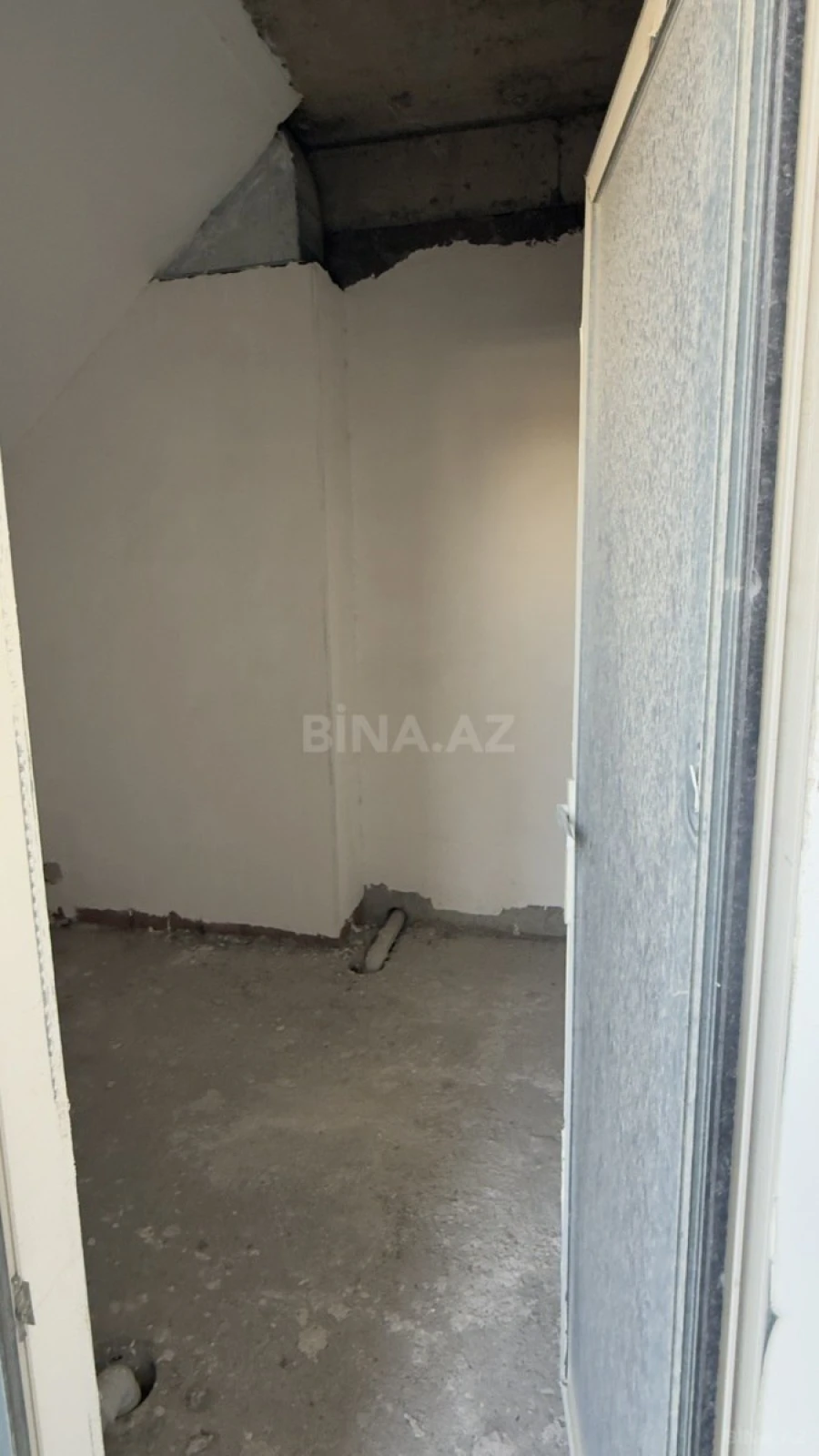 Satılır 4 otaqlı mənzil 251.4 m²