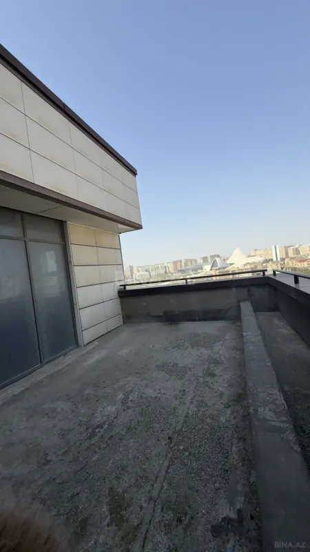Satılır 4 otaqlı mənzil 251.4 m²