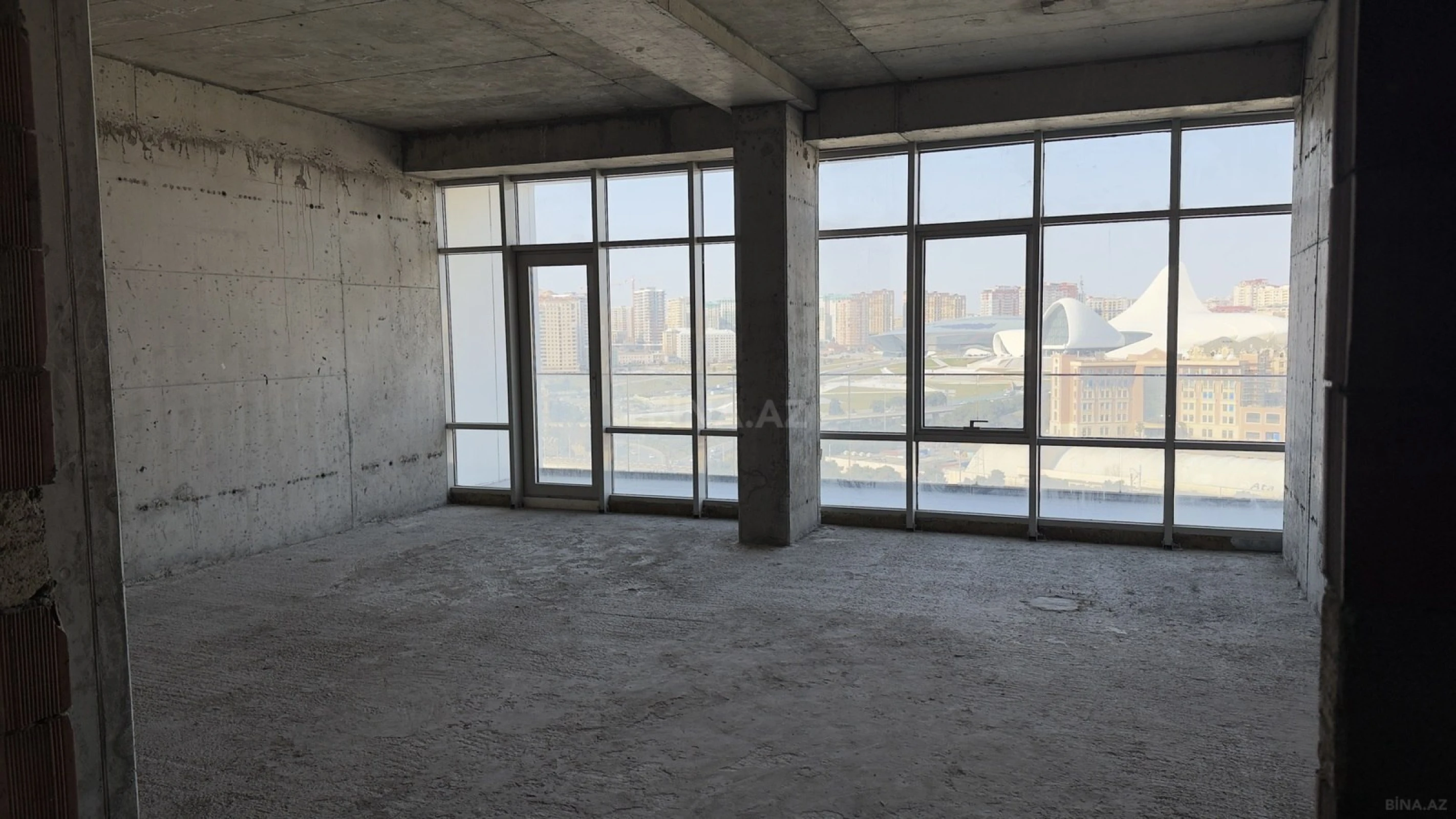 Satılır 4 otaqlı mənzil 251.4 m²