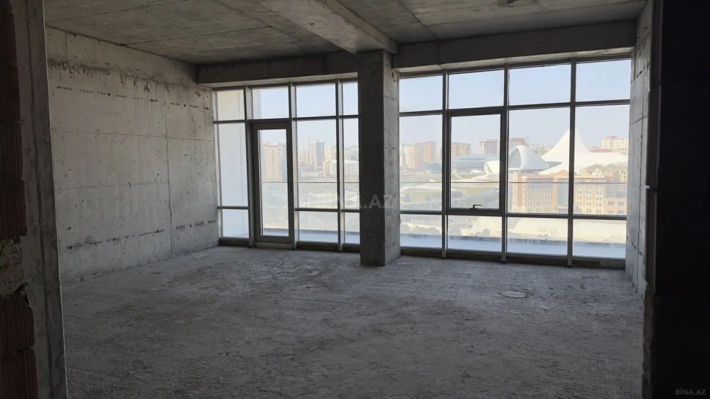 Satılır 4 otaqlı mənzil 251.4 m²