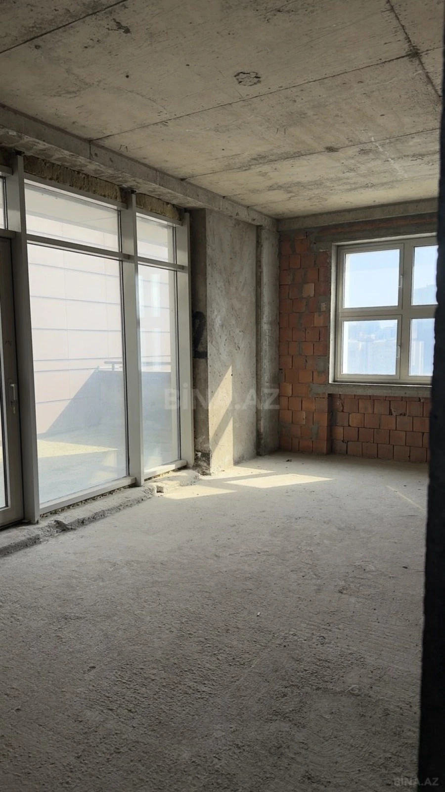 Satılır 4 otaqlı mənzil 251.4 m²