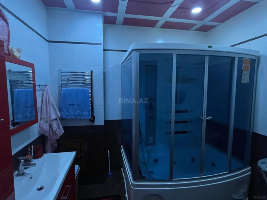 Satılır 4 otaqlı mənzil 205 m²