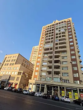 Satılır 4 otaqlı mənzil 205 m² — Bakı 4 otaq 205.00 m²