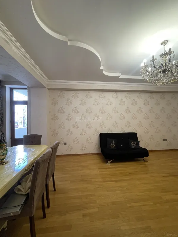 Kirayə verilir 3 otaqlı mənzil 150 m²