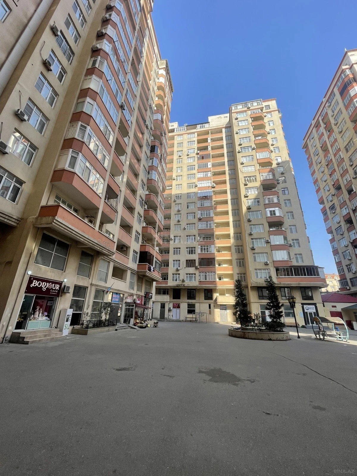 Kirayə verilir 3 otaqlı mənzil 150 m²
