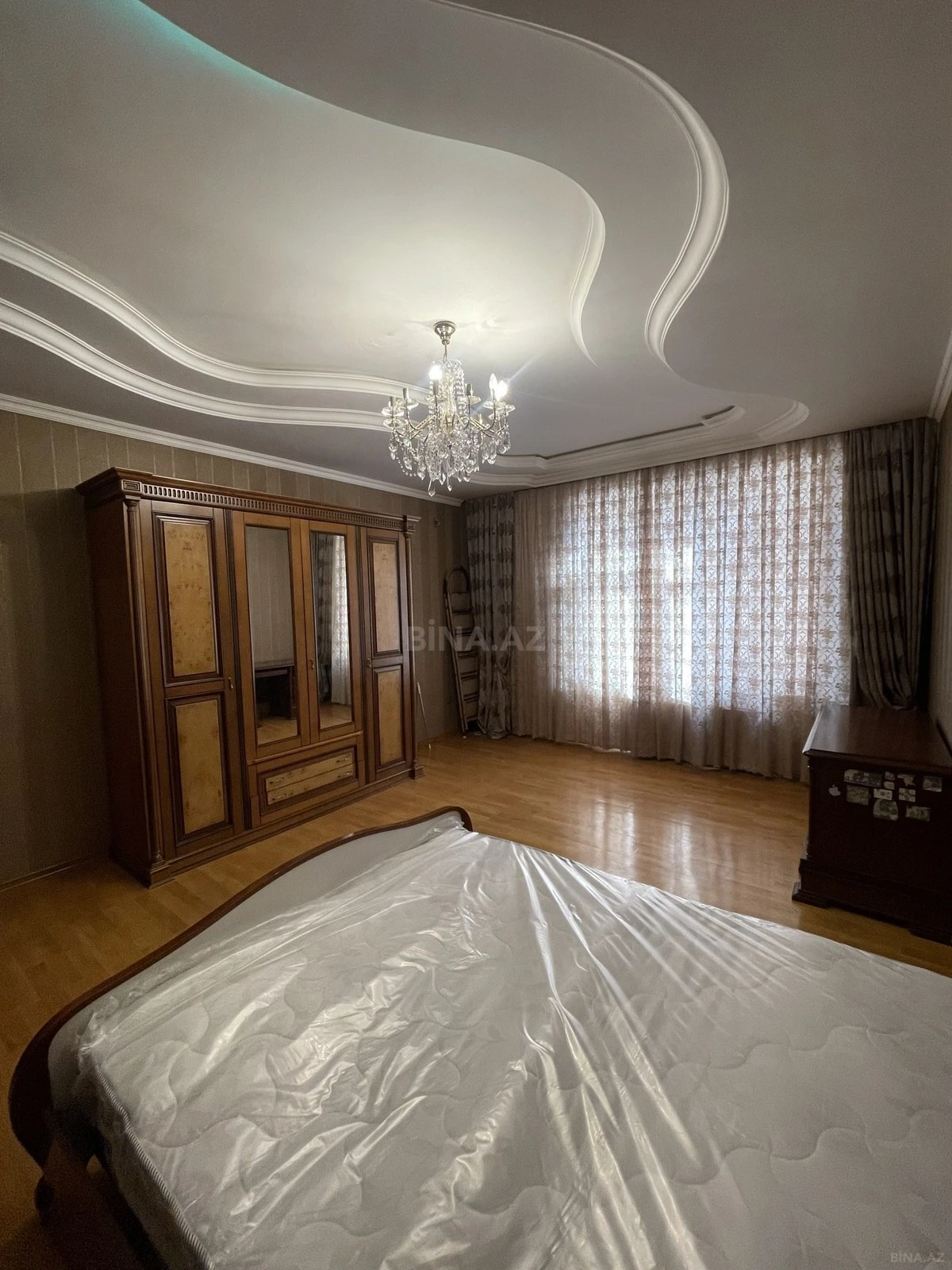Kirayə verilir 3 otaqlı mənzil 150 m²