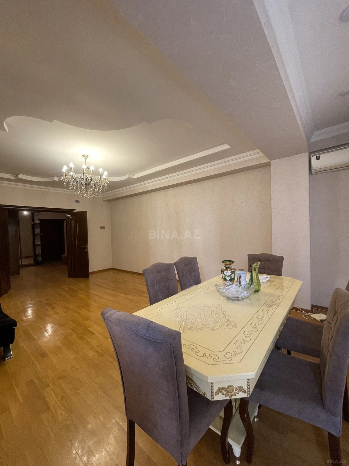 Kirayə verilir 3 otaqlı mənzil 150 m²