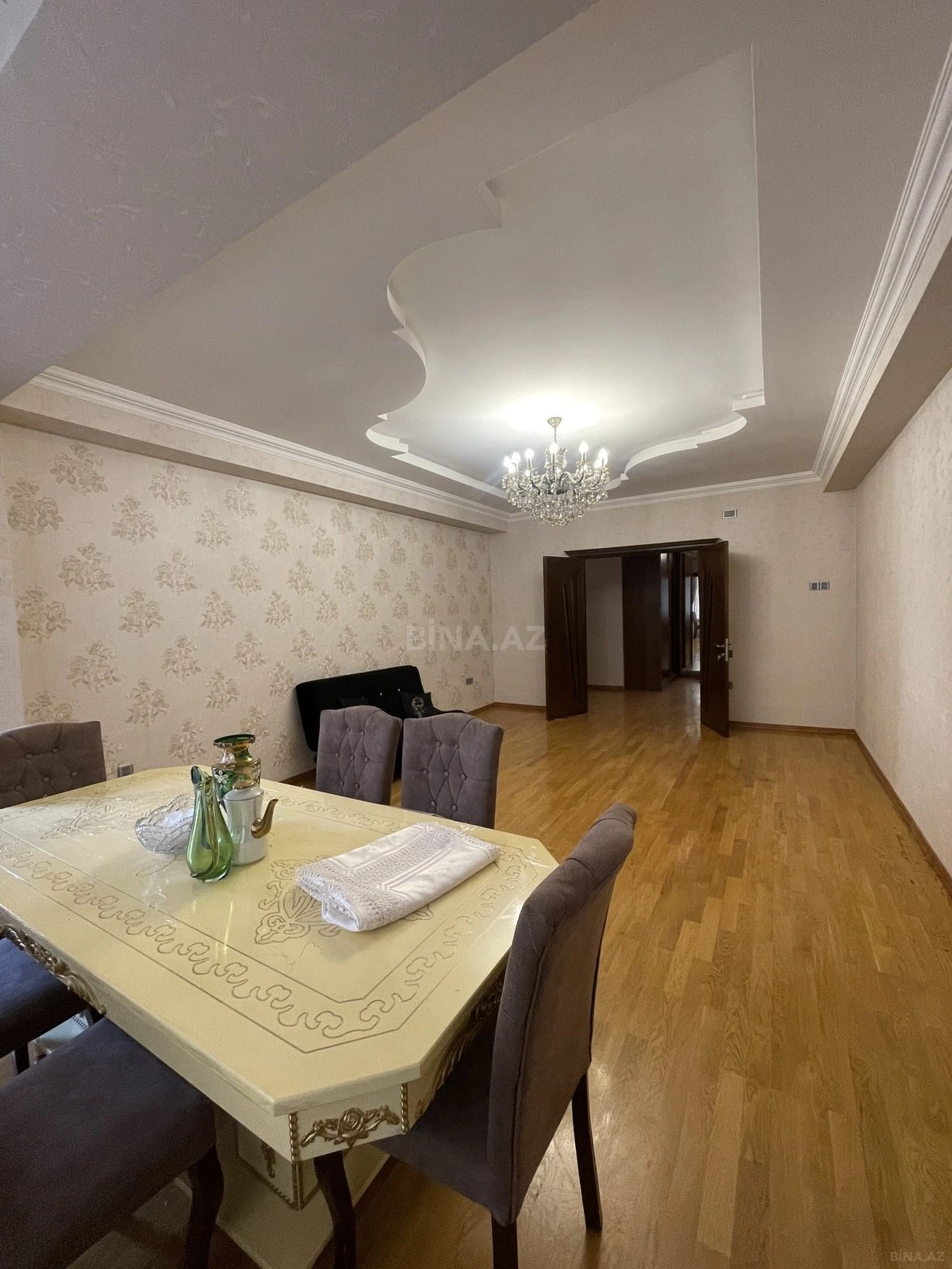 Kirayə verilir 3 otaqlı mənzil 150 m²
