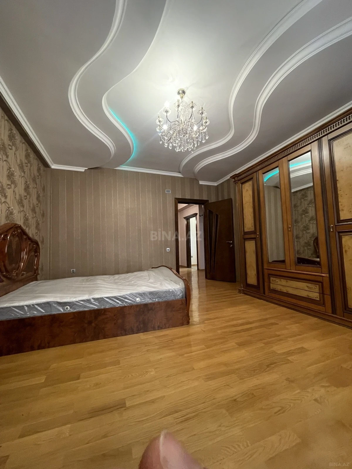 Kirayə verilir 3 otaqlı mənzil 150 m²