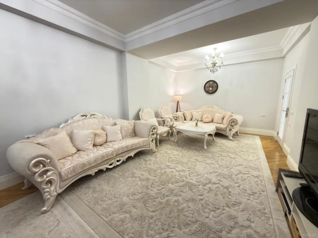 Satılır 3 otaqlı mənzil 150 m²