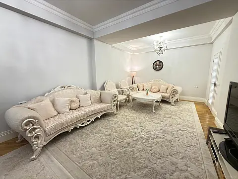 Satılır 3 otaqlı mənzil 150 m²
