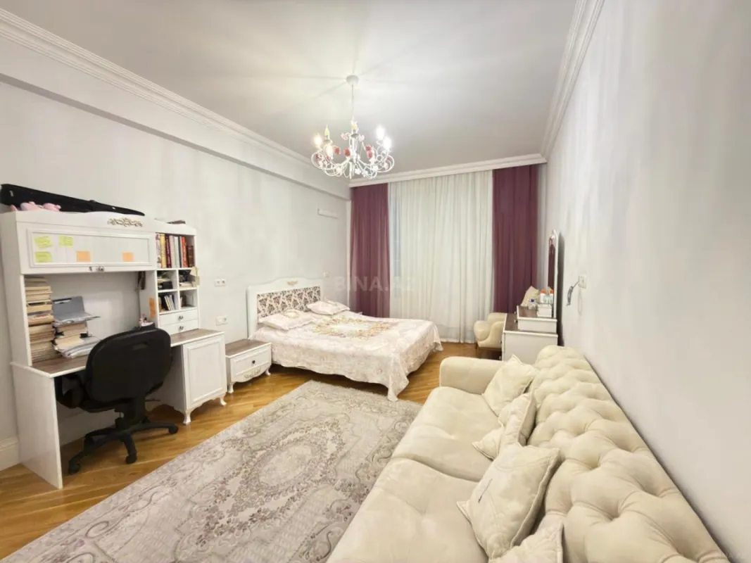 Satılır 3 otaqlı mənzil 150 m²