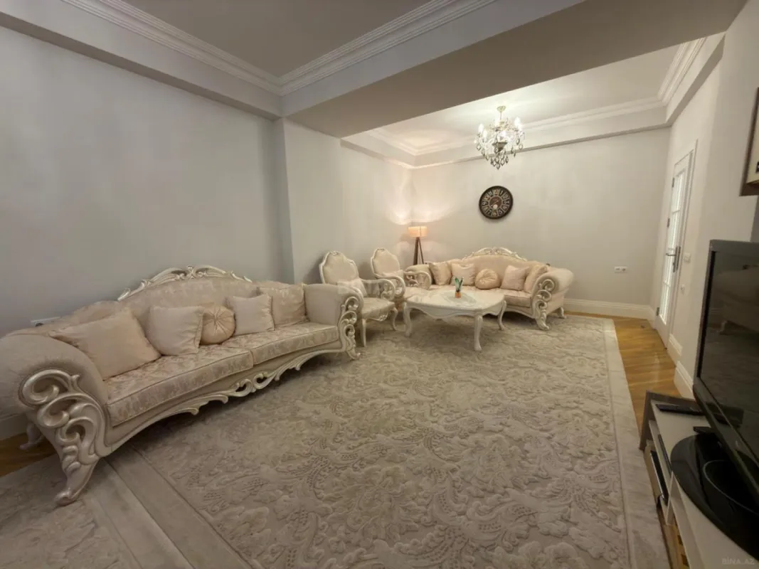 Satılır 3 otaqlı mənzil 150 m²