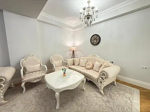 Satılır 3 otaqlı mənzil 150 m²