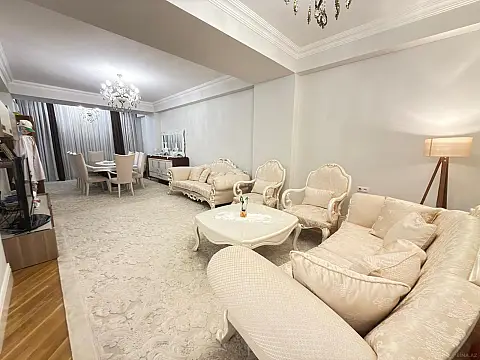 Satılır 3 otaqlı mənzil 150 m²