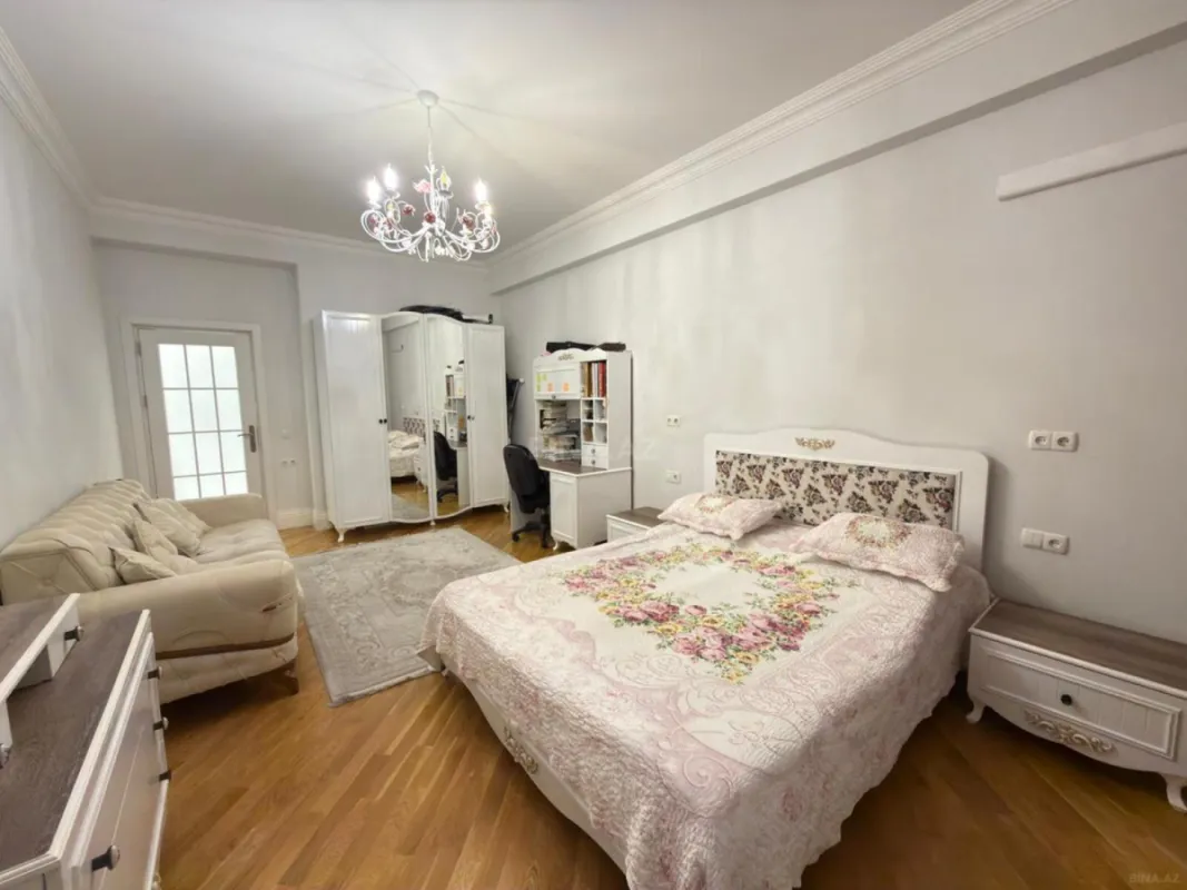 Satılır 3 otaqlı mənzil 150 m²