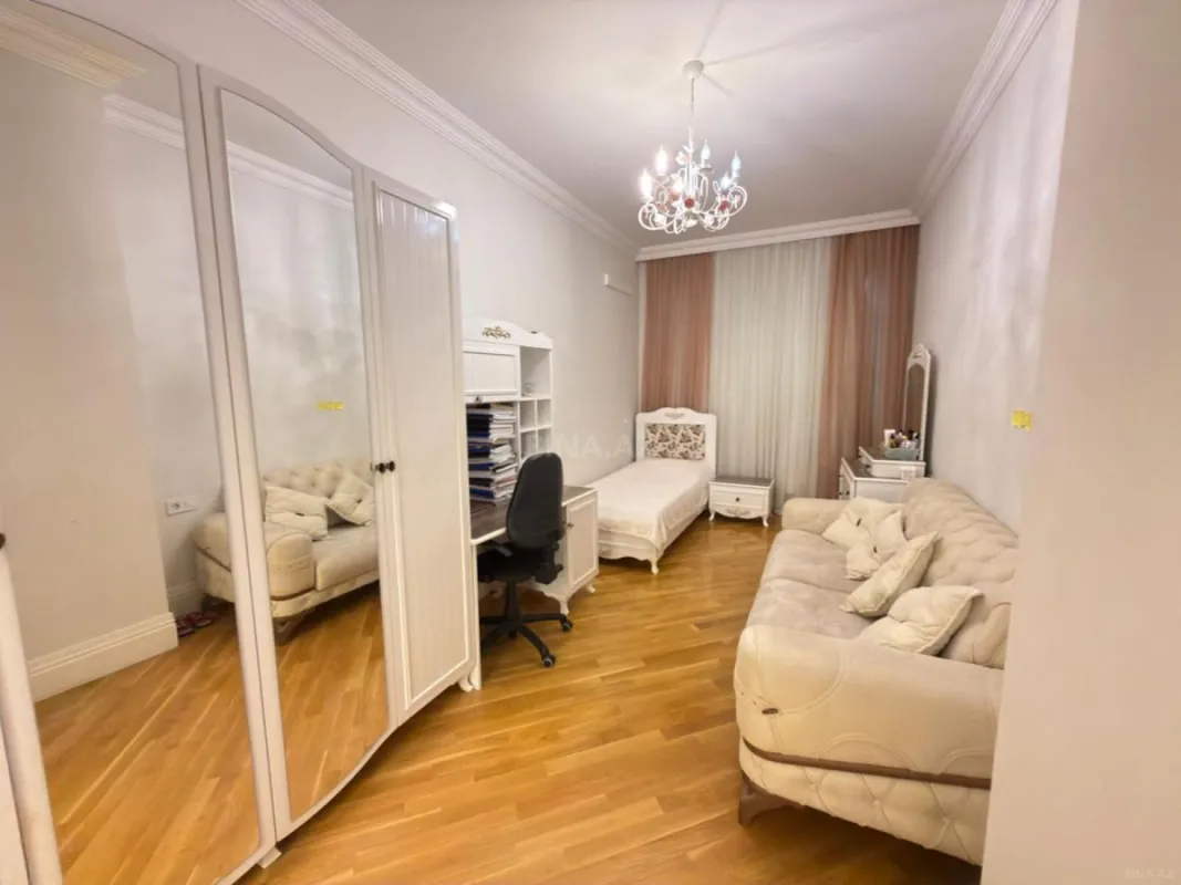 Satılır 3 otaqlı mənzil 150 m²