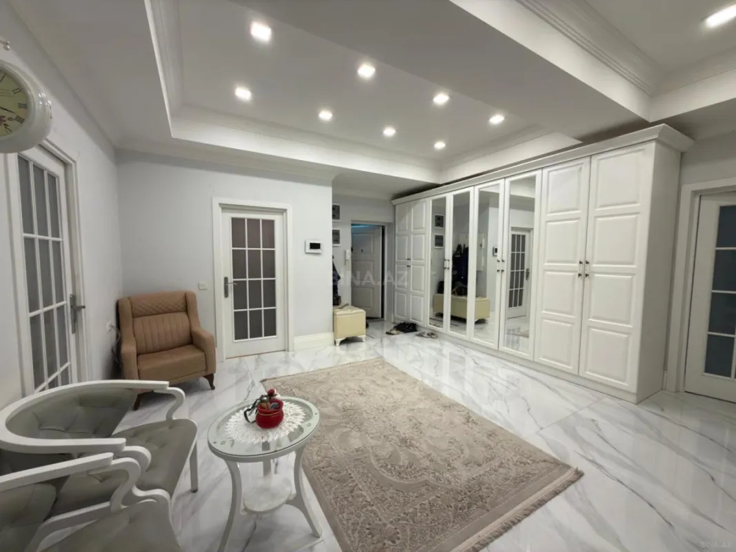 Satılır 3 otaqlı mənzil 150 m²