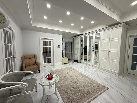 Satılır 3 otaqlı mənzil 150 m²