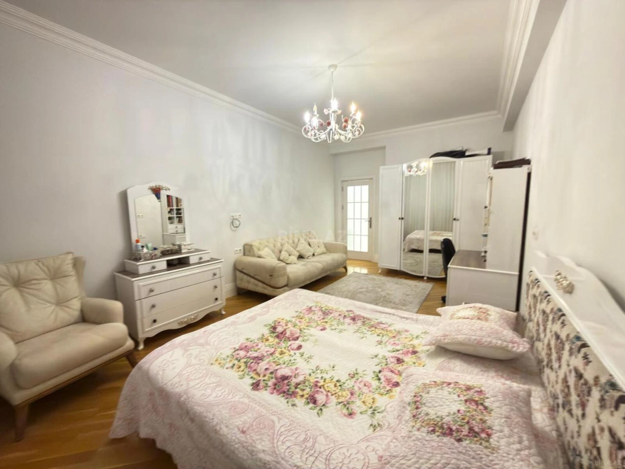 Satılır 3 otaqlı mənzil 150 m²