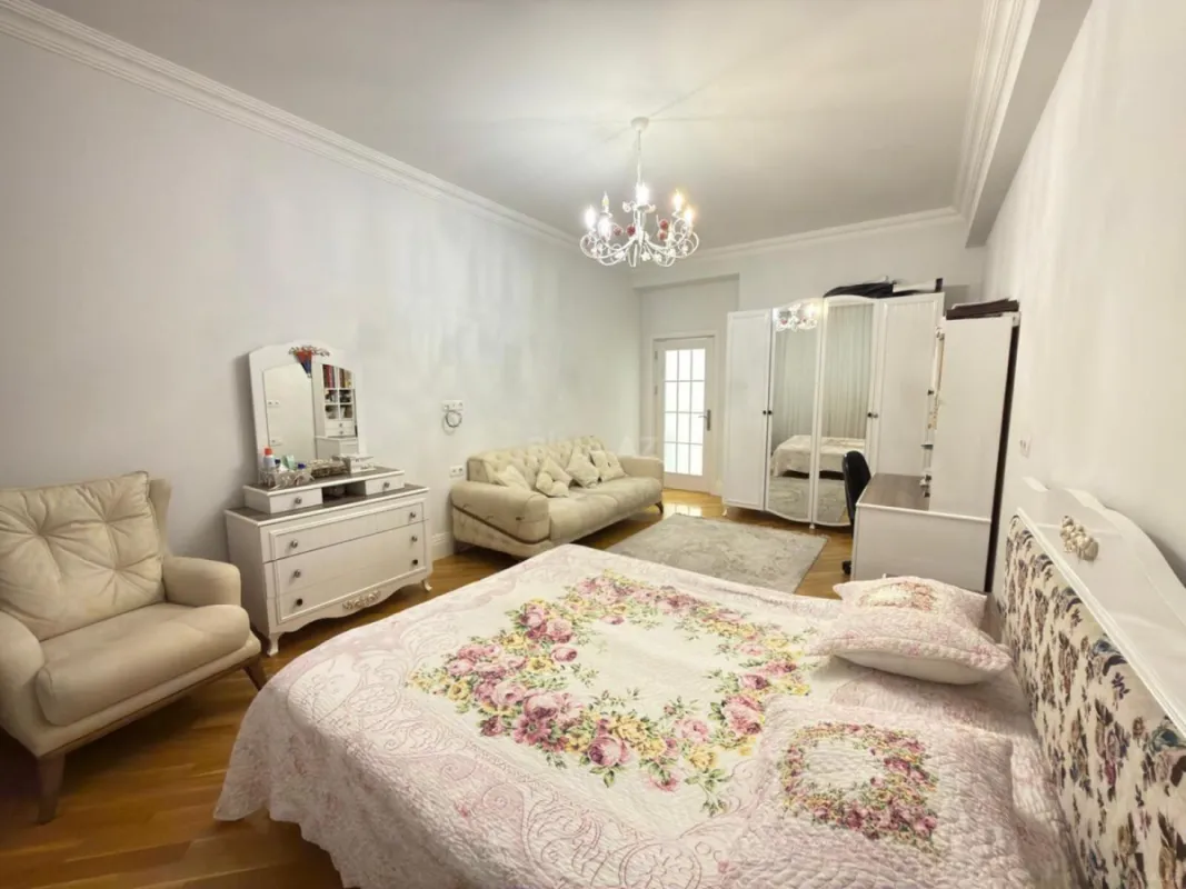 Satılır 3 otaqlı mənzil 150 m²