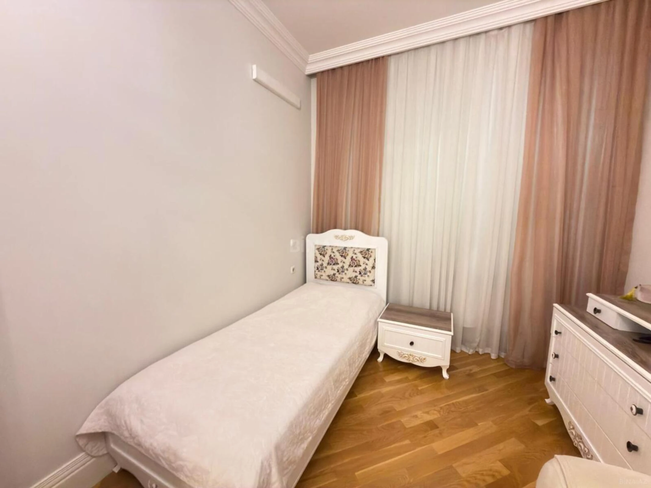 Satılır 3 otaqlı mənzil 150 m²