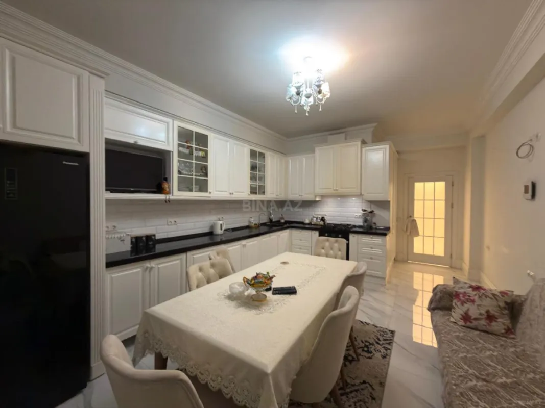 Satılır 3 otaqlı mənzil 150 m²