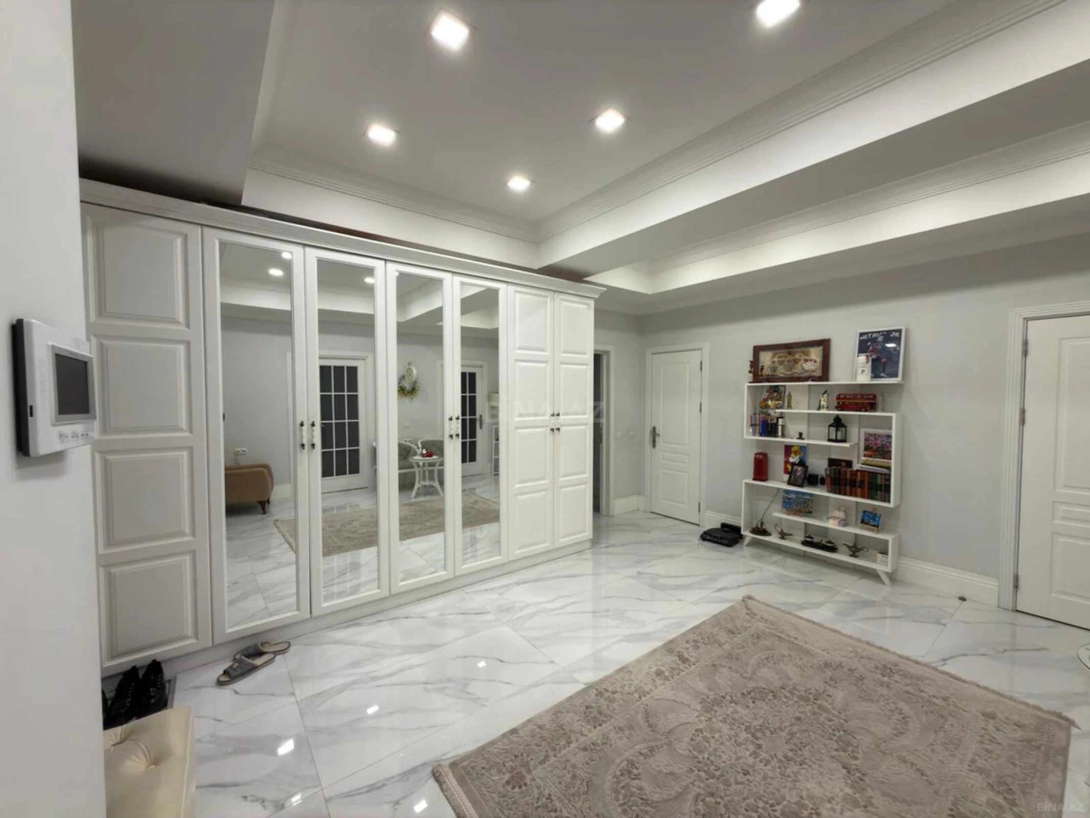 Satılır 3 otaqlı mənzil 150 m²