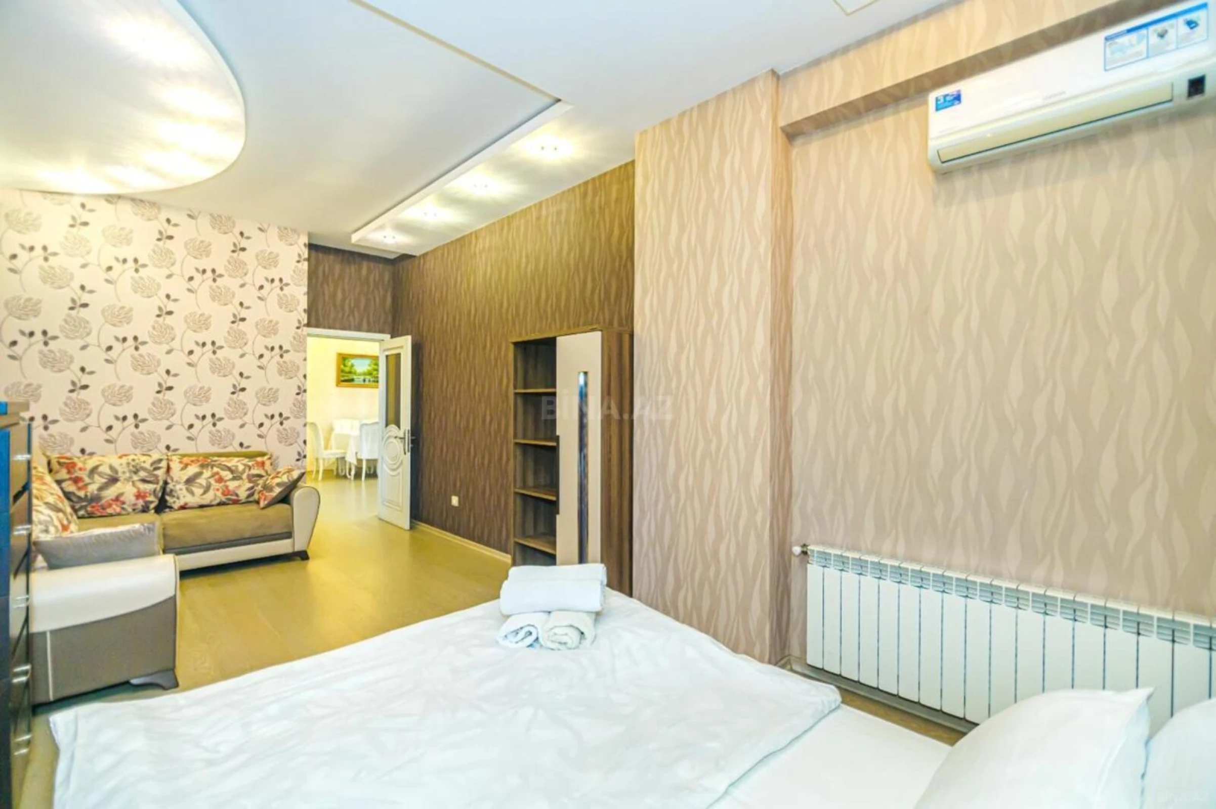 Satılır 4 otaqlı mənzil 176 m²